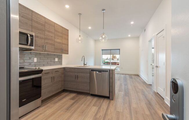 1 bed, 1 bath, 650 sqft, $1,524, Unit 402