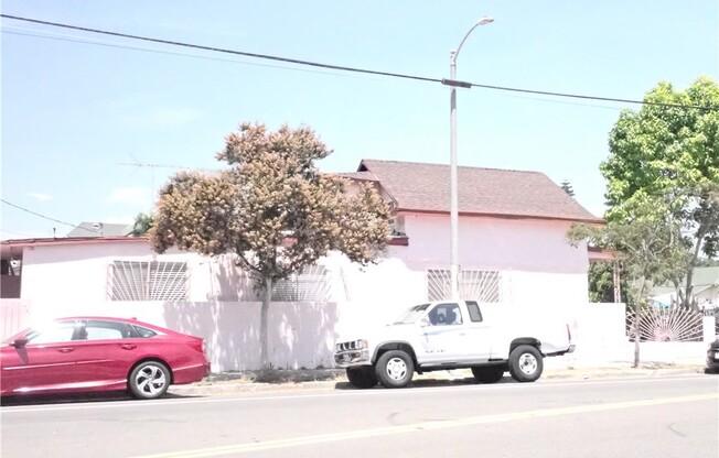 2001 EASTLAKE AVE