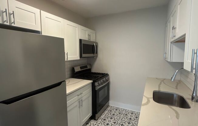 2 beds, 1 bath, 1,000 sqft, $1,295, Unit 6244 Oakland Ave #301