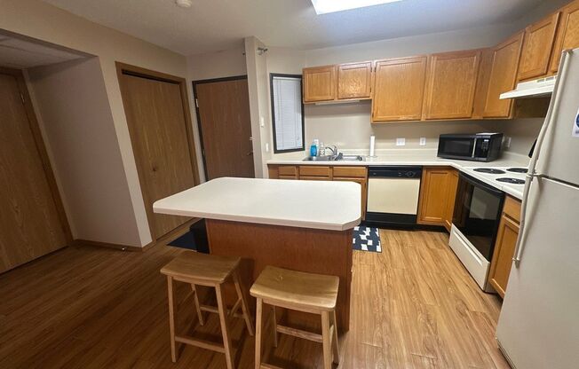 1 bed, 1 bath, 600 sqft, $1,200, Unit 211
