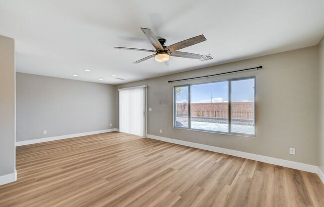 Beautiful 3 Bedroom Mountain’s Edge Rental with Brand-New Luxury Vinyl Flooring!