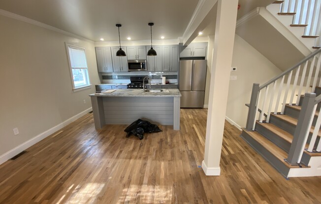 62 GOLDEN AVE