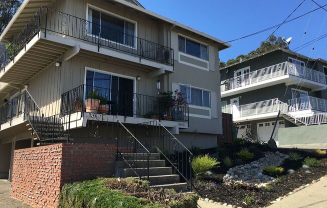 3600 Crestmoor Dr. #4, Large 2 Bedroom 2 Bath 2nd Floor, Excellent Location