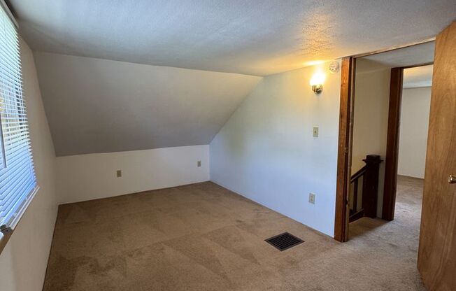 3 beds, 1 bath, 1,016 sqft, $1,495