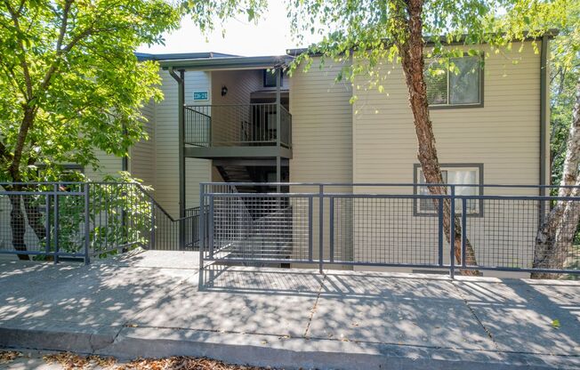 Beautifully renovated 1 bed, 1 bath Condo in Green Hills!