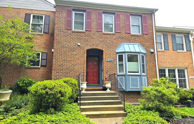 Fabulous 3BR/3.5BA Potomac Townhome, in Inverness Knolls!!