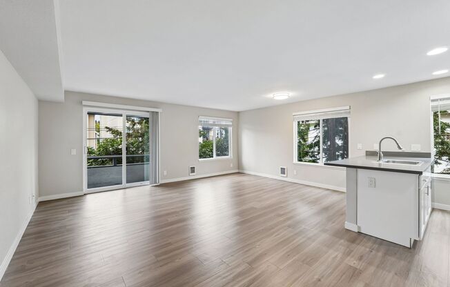 1 bed, 1 bath, 731 sqft, $1,555, Unit A305
