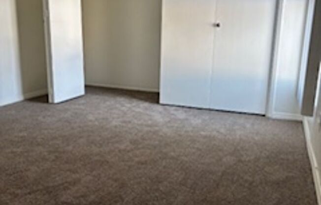 2 beds, 1 bath, 800 sqft, $1,995, Unit 40