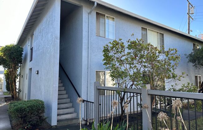 3 beds, 1 bath, $2,950, Unit 09