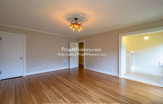 Charming Light-Filled One Bedroom Apartment In SE Portland!