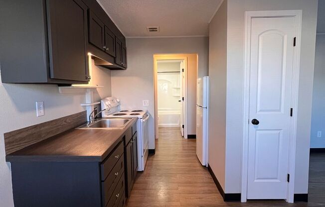 1 bed, 1 bath, 600 sqft, $900, Unit 6