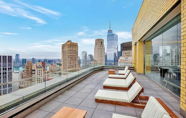1 bed, 1 bath, 832 sqft, $6,300, Unit 18C