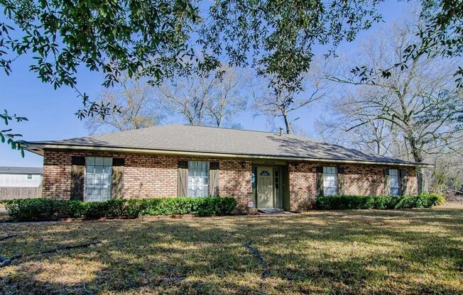 3BR  Home Gonzales - "Move in Special"