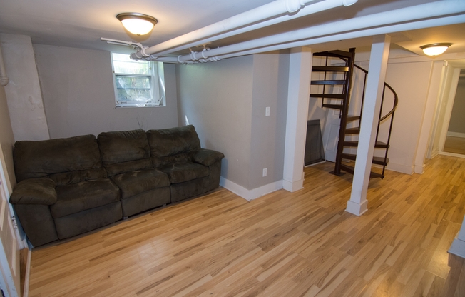 2115 3rd Ave