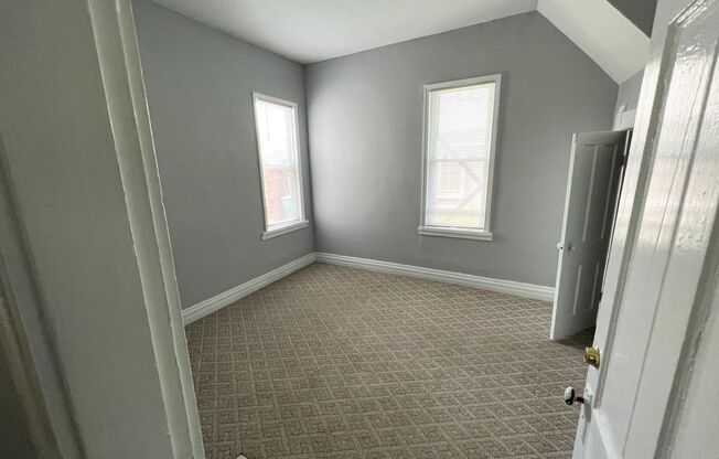 3 beds, 1 bath, $1,400