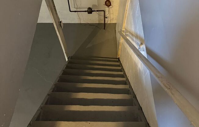Newly Renovated 2 Bedroom / 1 Bath Duplex – East Side