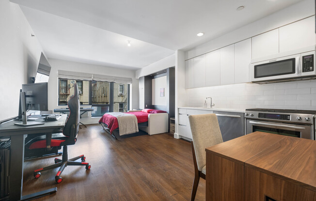 Studio, 1 bath, 632 sqft, $3,500, Unit 4H