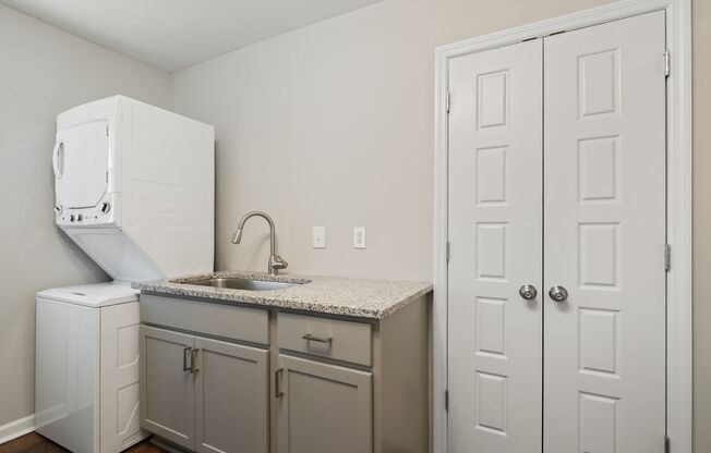 2BR available now in quadplex, downtown near Charlotte Pike/Fisk or Meharry Medical College, 2 miles from Broadway