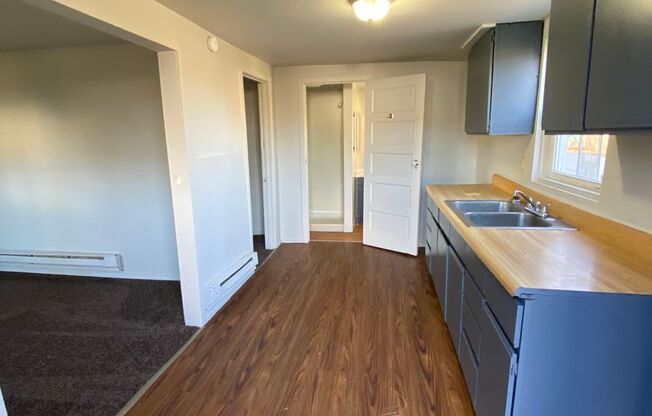 716 Baxter St.
