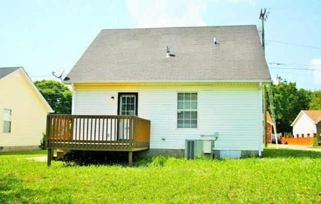 $2100/Mo- Fenced Back Yard- Cozy and Spacious 3 Bedroom 2 Bath in East Nashville- Available May 1