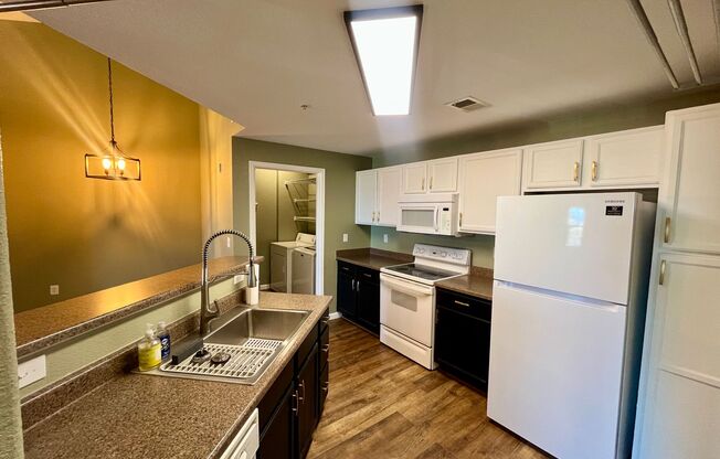 1 bed 1 bath w/ Beautiful Mountain views!