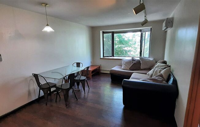 3 beds, 1.5 baths, $3,285, Unit 10