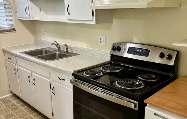 2 bedroom 1 bath unit for rent in the Highlands