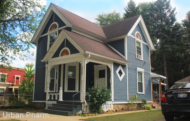 616 Chatham NW