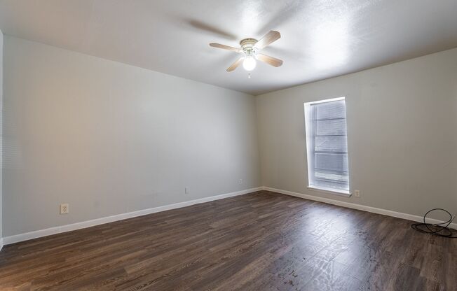 2 beds, 1 bath, 864 sqft, $1,100, Unit 707