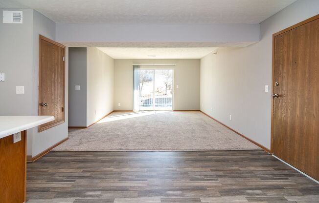 3 beds, 2 baths, 1,100 sqft, $1,156, Unit 0208