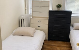 3 beds, 1 bath, 700 sqft, $2,800, Unit 2