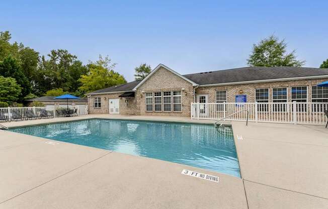A pool with a 3 feet no diving sign.