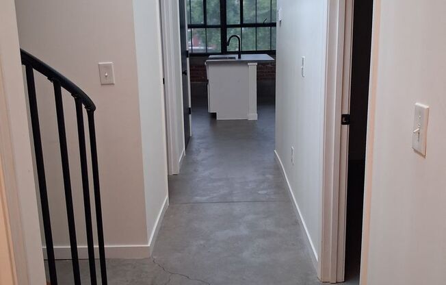 3 beds, 2 baths, 1,050 sqft, $1,895, Unit Apt. 202