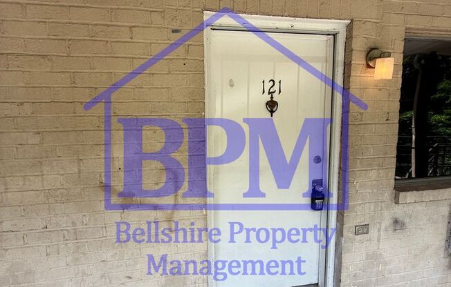 Budget-Friendly 2 Bed, 1 Bath Apartment – Harding Pl, Nashville