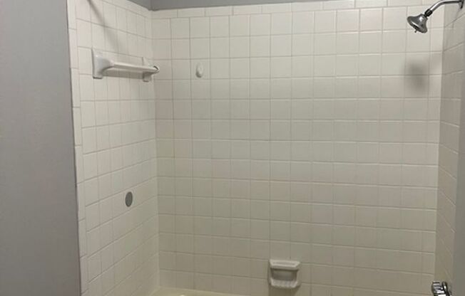 2 beds, 1.5 baths, 933 sqft, $935