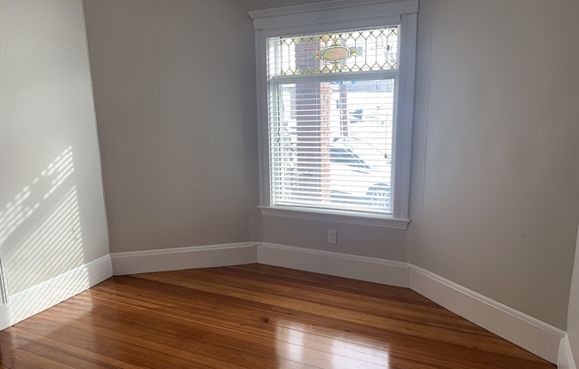 2 beds, 1 bath, $2,500, Unit 1