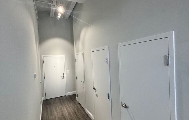 1 bed, 1 bath, 687 sqft, $2,350, Unit 102