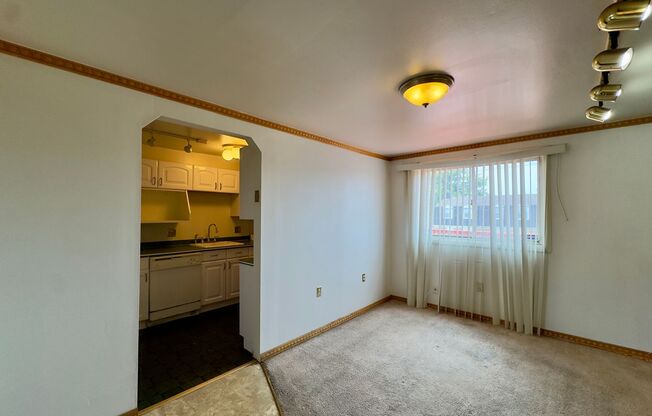 Charming 3 Bedroom/ 1.5 Bathroom Townhome in Frankford, MD!