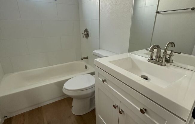 1 bed, 1 bath, 563 sqft, $1,370, Unit 220