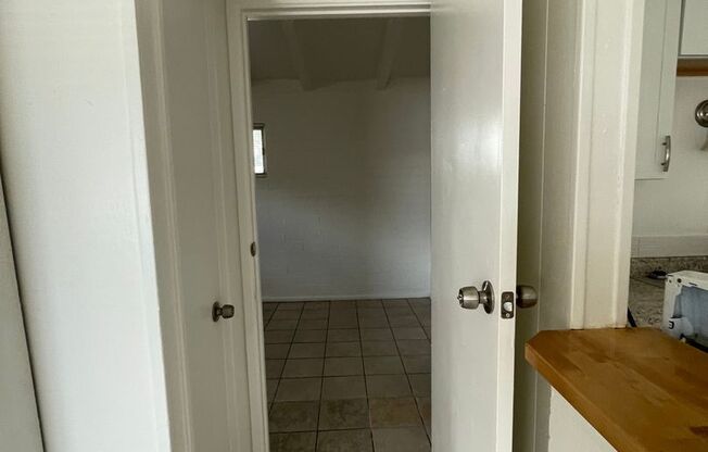1 bed, 1 bath, 550 sqft, $995, Unit 22