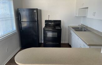 2 beds, 1 bath, 750 sqft, $595