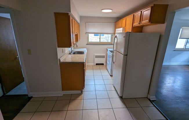 Quiet Pleasant Ridge Apartment