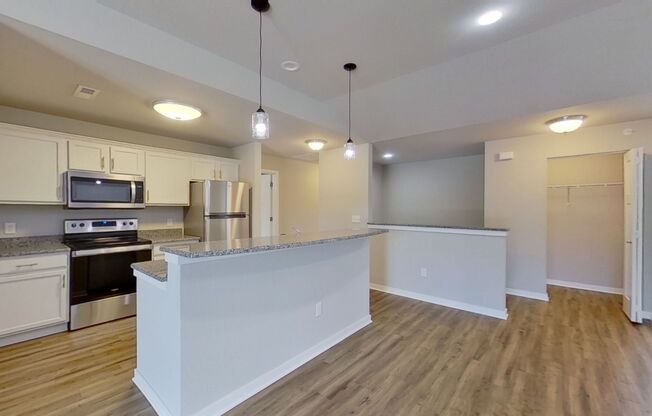 2 beds, 1 bath, $1,717, Unit 62