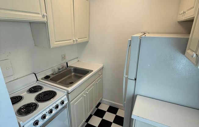 Studio, 1 bath, 400 sqft, $850, Unit #318