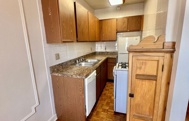 Studio, 1 bath, 375 sqft, $1,455, Unit 644-205