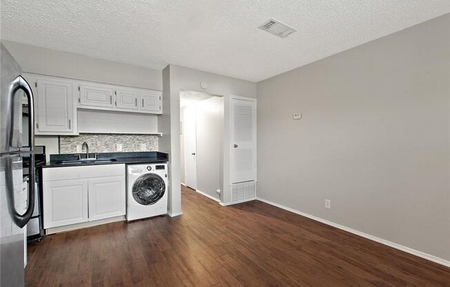 Cherrywood 1x1 - Open Floor Plan & Modern Appliances