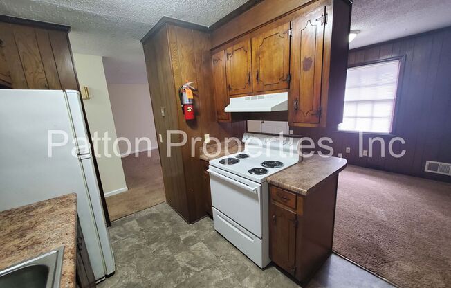 2 beds, 1 bath, 880 sqft, $995, Unit A