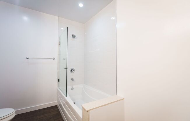 2 beds, 2 baths, 1,300 sqft, $3,798, Unit 403