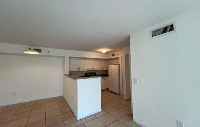3 beds, 2 baths, 1,079 sqft, $2,600, Unit 13820-306