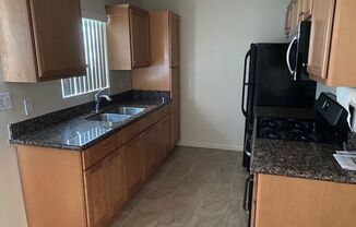 2 beds, 1 bath, 815 sqft, $2,550, Unit 10